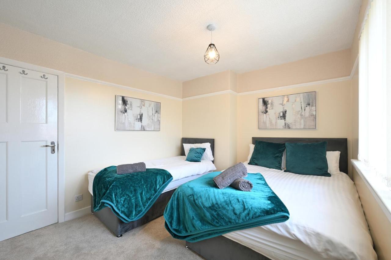 Villa Sleek And Stylish 3 Bed In Bolton - Garden - Parking Exterior foto