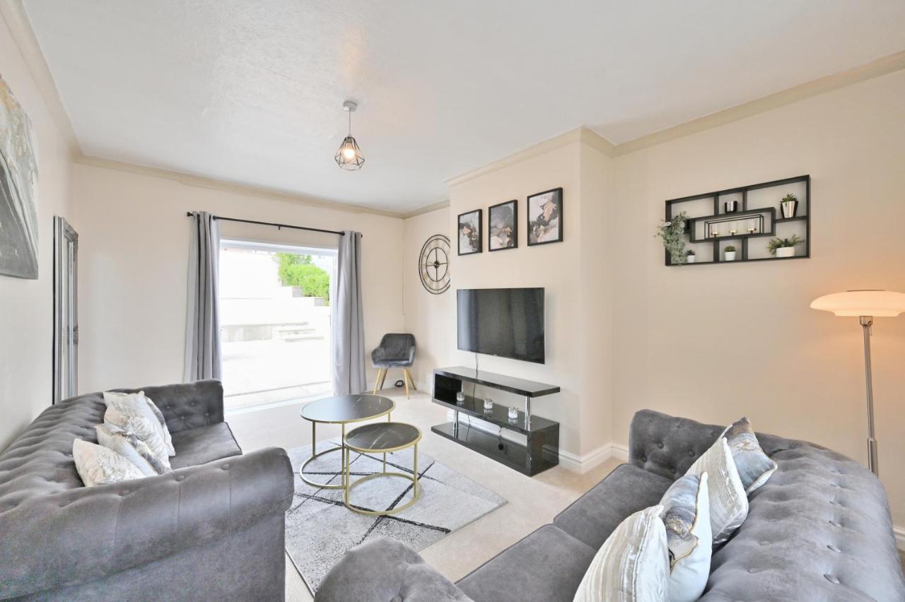 Villa Sleek And Stylish 3 Bed In Bolton - Garden - Parking Exterior foto