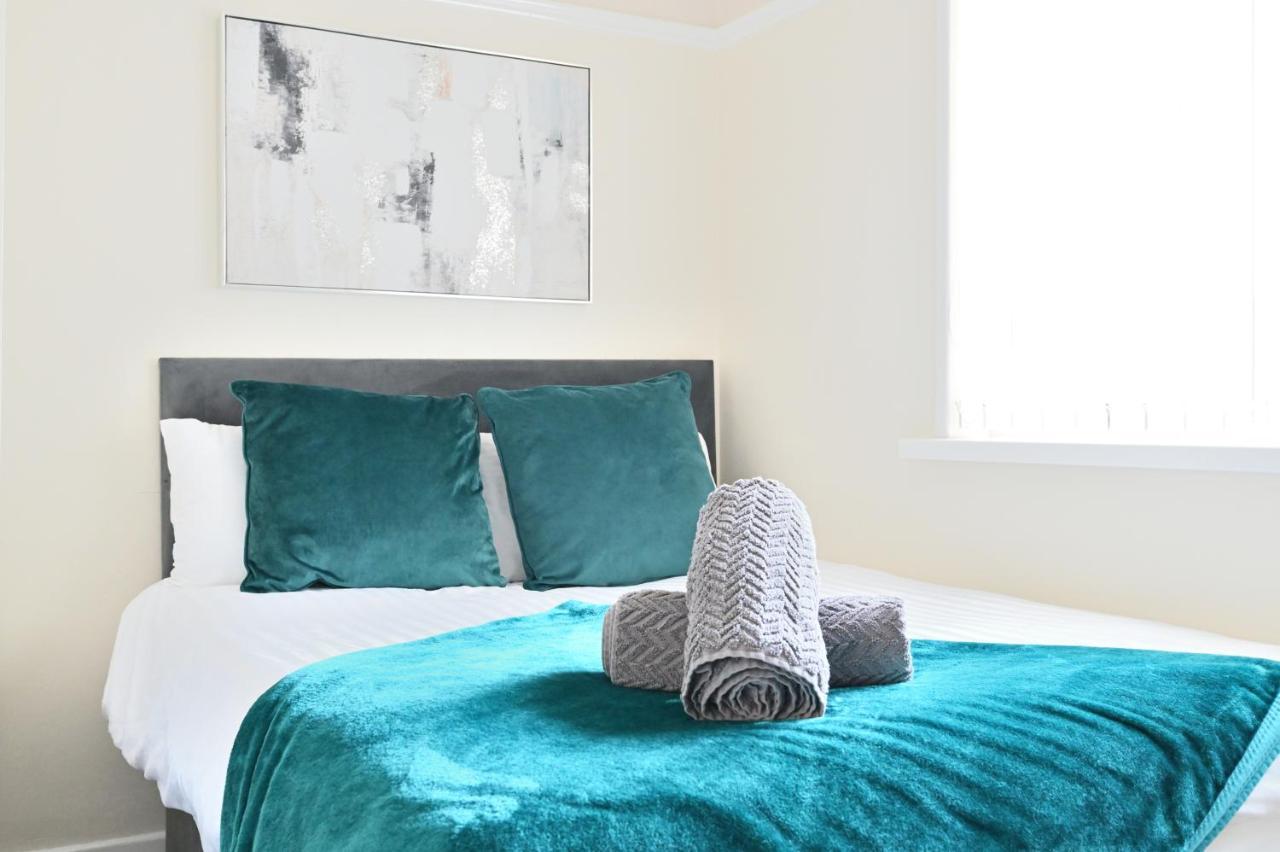 Villa Sleek And Stylish 3 Bed In Bolton - Garden - Parking Exterior foto