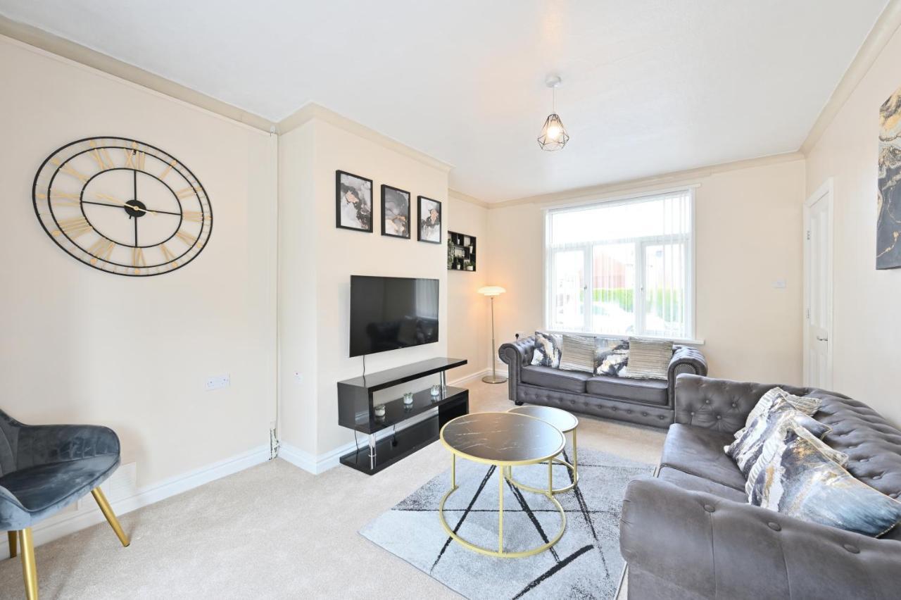 Villa Sleek And Stylish 3 Bed In Bolton - Garden - Parking Exterior foto